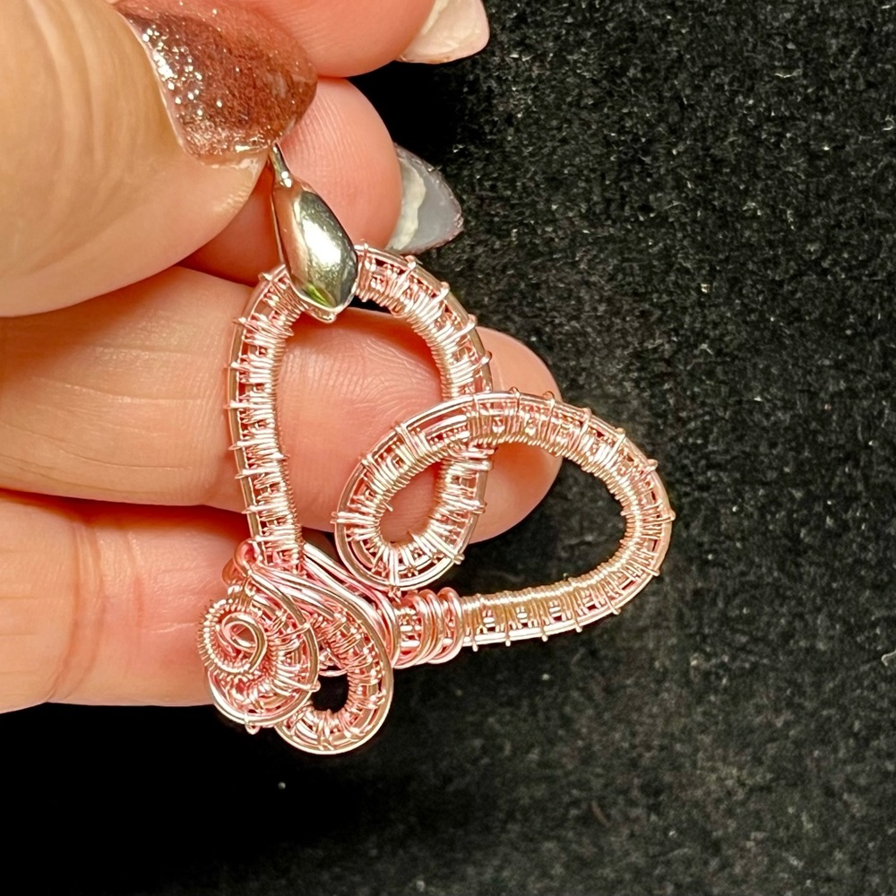 💙💜❤️🥹Wire wrapped heart/floating heart with chain